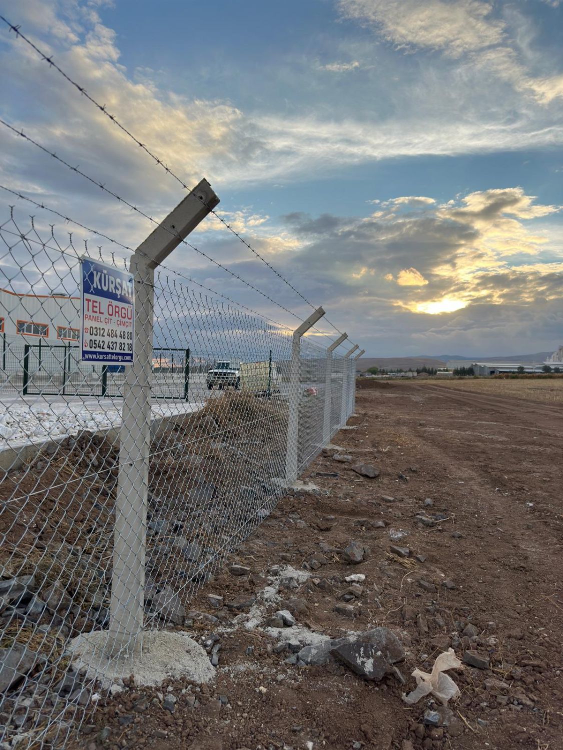 Beton direkli kafes tel örgünün çit sistemlerindeki önemi.